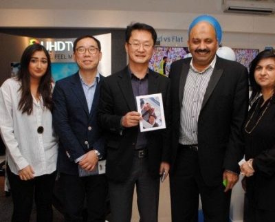 Samsung inaugurates its first ‘Smart Hub’ store in Karachi
