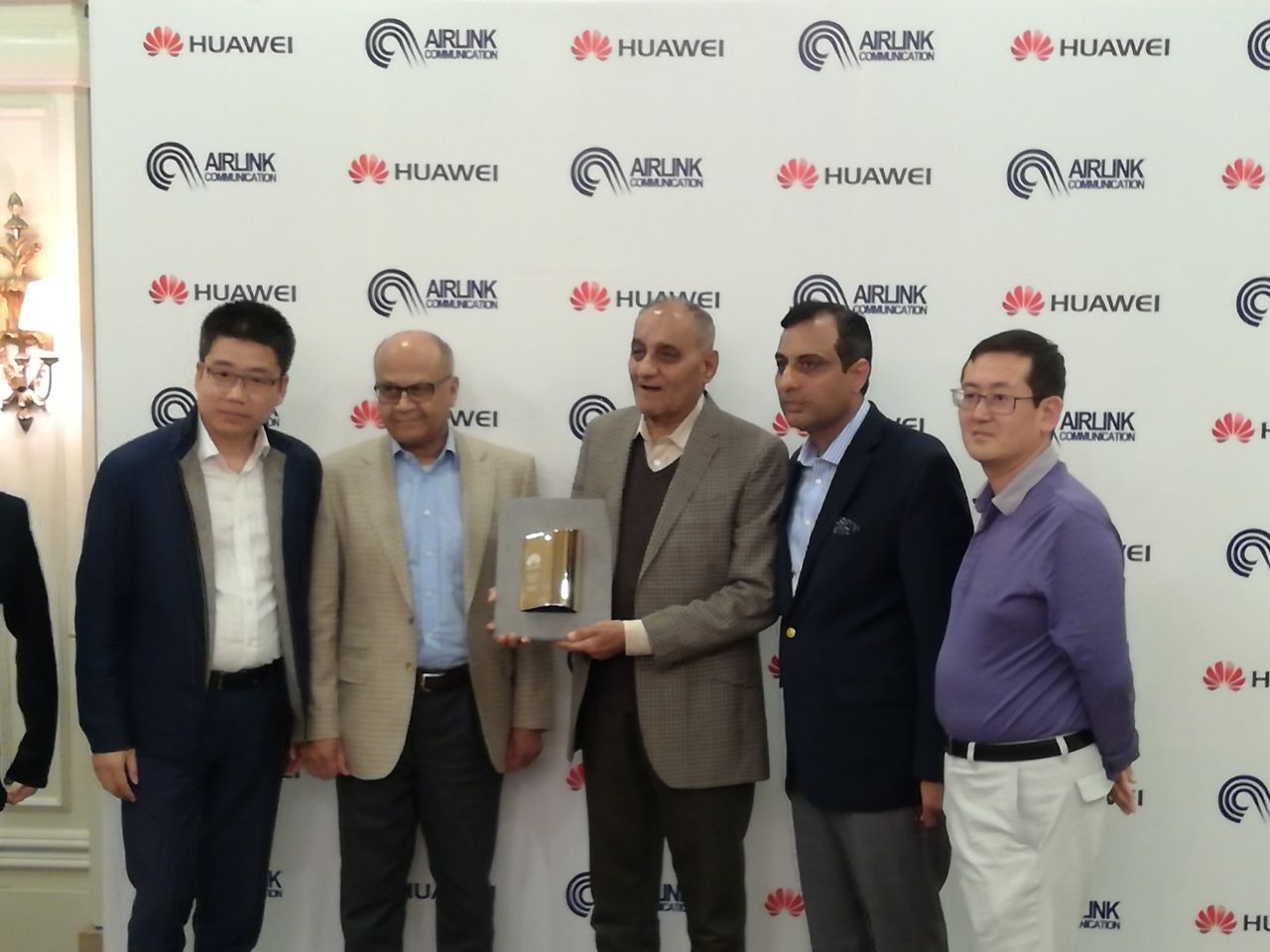 Huawei a global leading technology brand has recently awarded Airlink the Best Cooperation Award at Huawei’s Core Partner Convention Awards 2017.