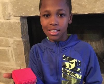 A 10-year-old schoolboy from Texas has invented a gadget to save the lives of young children left in hot cars, accidentally.