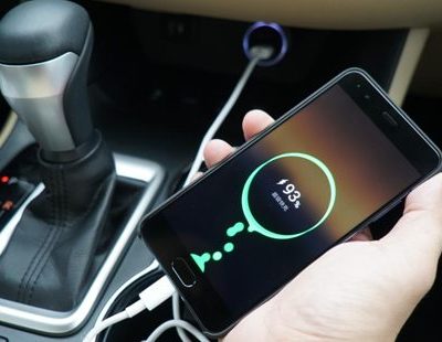 HUAWEI SuperCharge car-mounted charger, which powers your phones during the journey, securing enough battery power for navigation and photo-taking