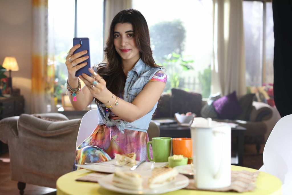 Urwa Hocane has spilled secrets of taking amazing selfies with the HUAWEI Mate 10 lite. Urwa, our very own selfie superstarhas found her perfect Mate in HUAWEI Mate 10 lite and dazzled the world with her fabulous selfies. The VJ-turned-star and one of Pakistan’s leading actors tells exciting gimmicks about HUAWEI Mate 10 lite through which anyone can take stunning selfies! Look Your Best! To begin with, one should look their best! With all the right accessories, one should always take a test selfie and check how they look. With HUAWEI Mate 10 lite’s 13-megapixel front camera paired with a 2-megapixel dual camera every shot is amazing! It also has a 16-megapixel rear camera that has a 2-megapixel secondary camera for those remarkable photos. Use the Sunlight Well To look more natural and beautiful, it is important to know how to use the sunlight. The 4.0 Beautification Filter adds that glamour to your selfies and makes you look pretty. Be spontaneous& open in busy areas When surrounded with lots of people, it’s good to pose in open spaces. Being spontaneous adds an edge to your photos. The HUAWEI Mate 10 lite’s camera comes loaded with a wide-aperture mode that takes crisp images and enhances the look and feel of your photos. Must Read: Systems Limited Celebrates 40th Anniversary Launches New Company Logo Use the Smart Selfie Toning Flash to glow in your selfies Now you don’t have to be afraid of the dark for the HUAWEI Mate 10 lite has a Smart Selfie Toning Flash. Say goodbye to dark selfies or photos that are too bright because of the flash – for the toning flash adds a natural glow to your selfies. Take spectacular Bokeh portraits Everyone loves taking bokeh portraits as the blur background lets you stand out in your selfies. The HUAWEI Mate 10 lite is superb for it. Just before you click your incredible selfie, activate the Portrait Bokeh Effect to enhance your photos. Check out the video on this link (YouTube Link) and get your hands on the HUAWEI Mate 10 lite for just PKR 29,999/- and take splendid selfies.