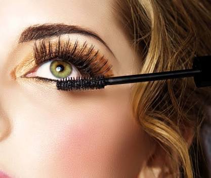 This is the way you can apply Mascara like a pro