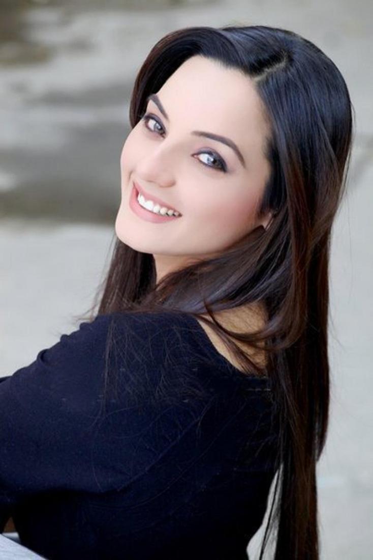 Pakistani actress, model and singer Sadia Khan in talks for a Bollywood film