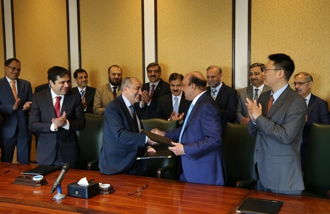 Fauji Fertilizer Company, HUBCO sign agreement to set up 330 MW coal power plant in Thar
