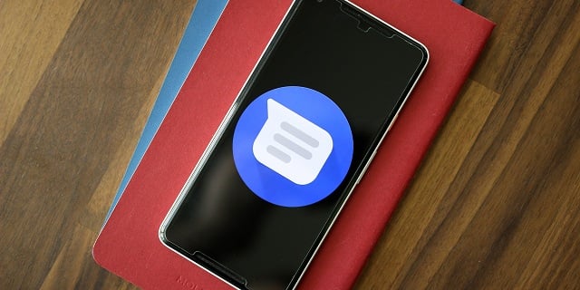 Android messages brought back to old design and dark mode removed by Google