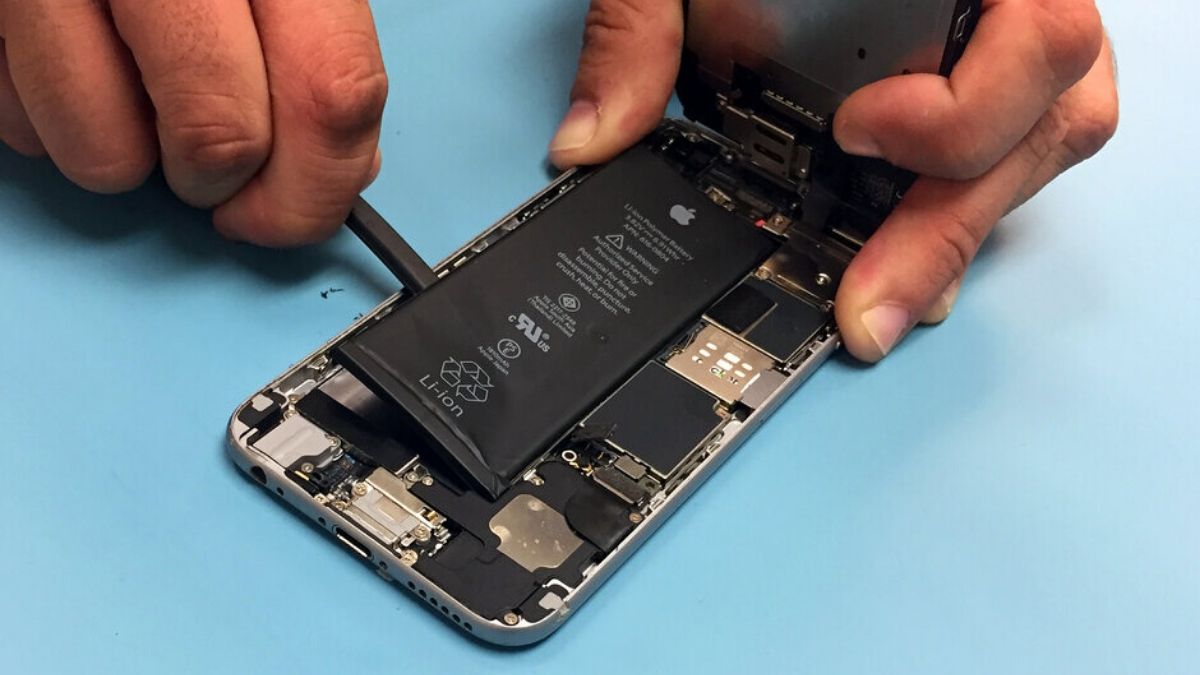 smartphone batteries easier to replace