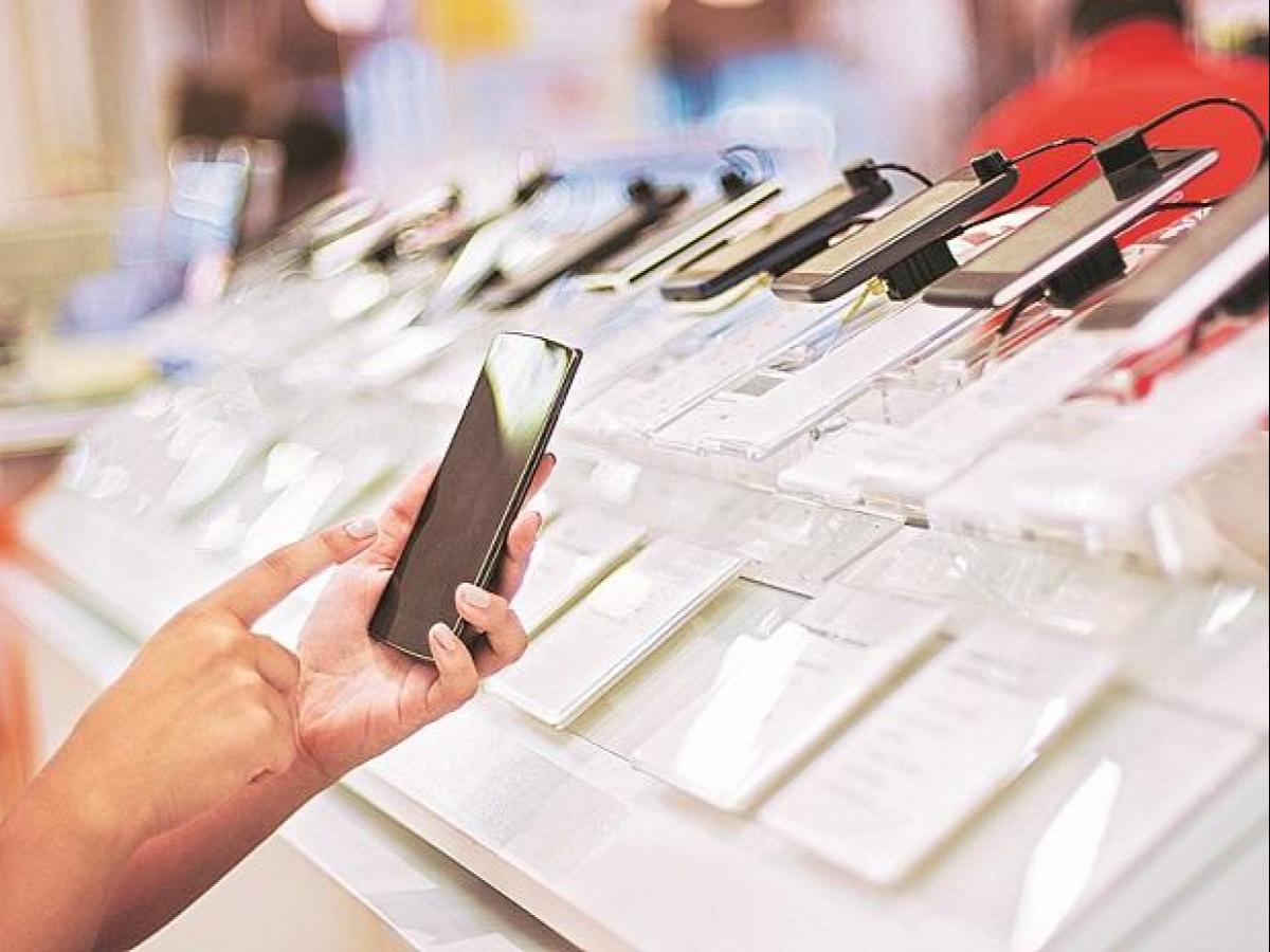 Smartphone sales resume on the other side of the border