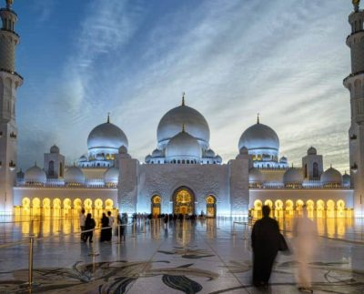 Abu Dhabi Sheikh Zayed Grand Mosque Centre: A Magnet for Visitors